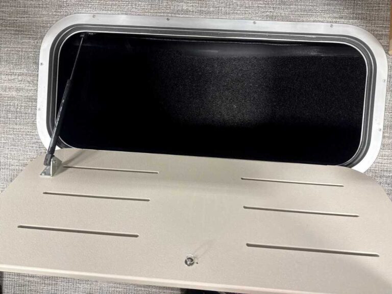 2026 Bennington 22SSB - SPS - Luxe - Blackout US-ETWS9328J526 [photo 19]